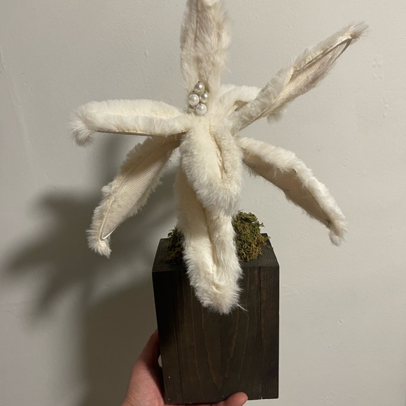 Snowy Pearl Faux Poinsetta - Picture 3 of 3